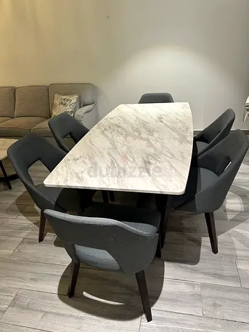 Dining table with 6 upholstered chairs - grey
