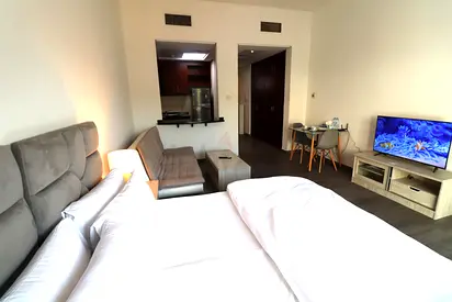 Studio Apartment For Executive - Sharing in Discovery Gardens walkable to Metro Station
