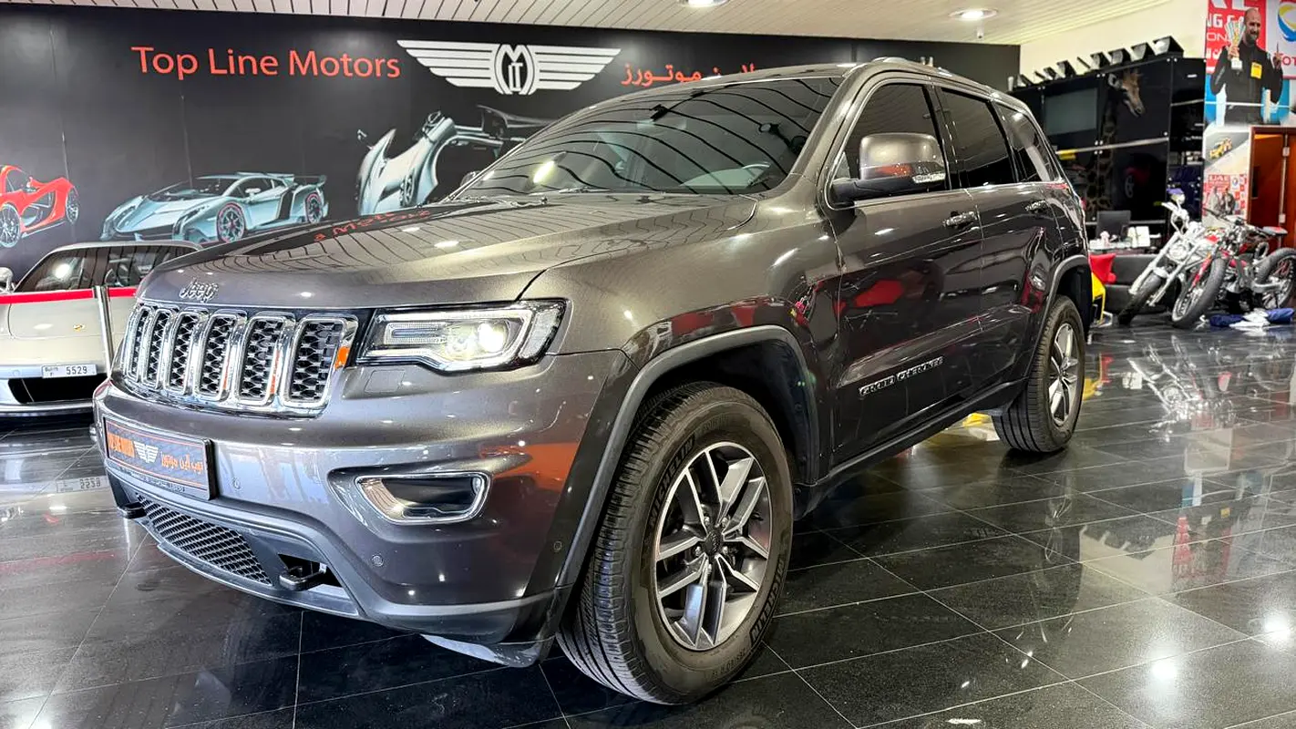 Jeep Grand Cherokee 2021 — photo 1 of 10