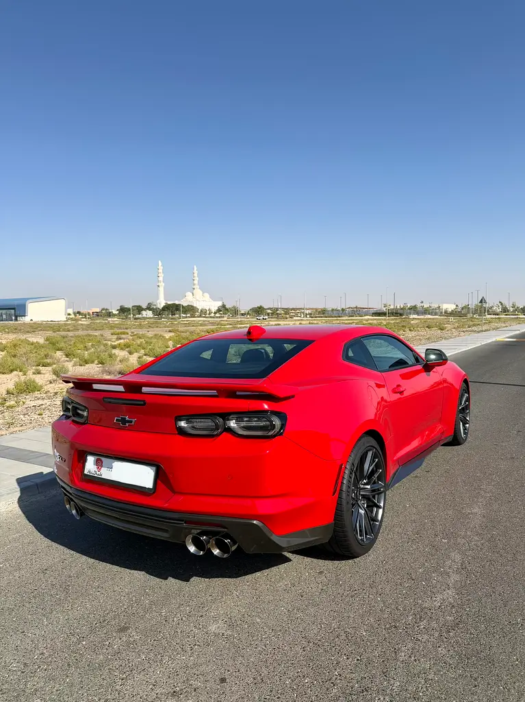 Chevrolet Camaro 2023 — photo 1 of 18