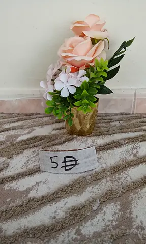 Artificial flower arrangement with small decorative vase - free
