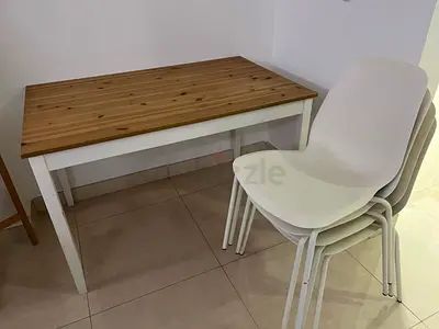Table with 4 chairs