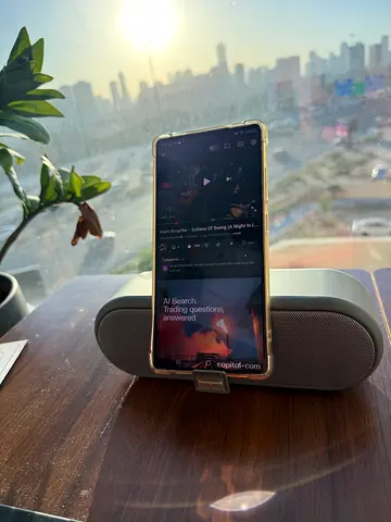 Portable Bluetooth Speaker with Phone Dock - perfect Condition