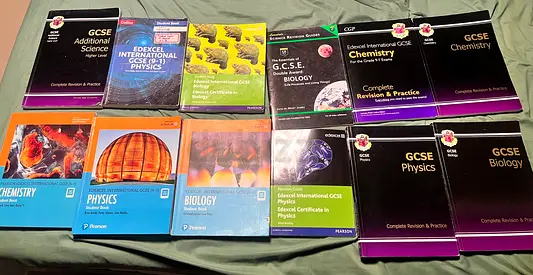 Collection of GCSE and IGCSE Science Textbooks (Biology, Chemistry, Physics) - Multiple Exam Boards