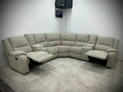 Brand new condition pan emirates recliner sofa
