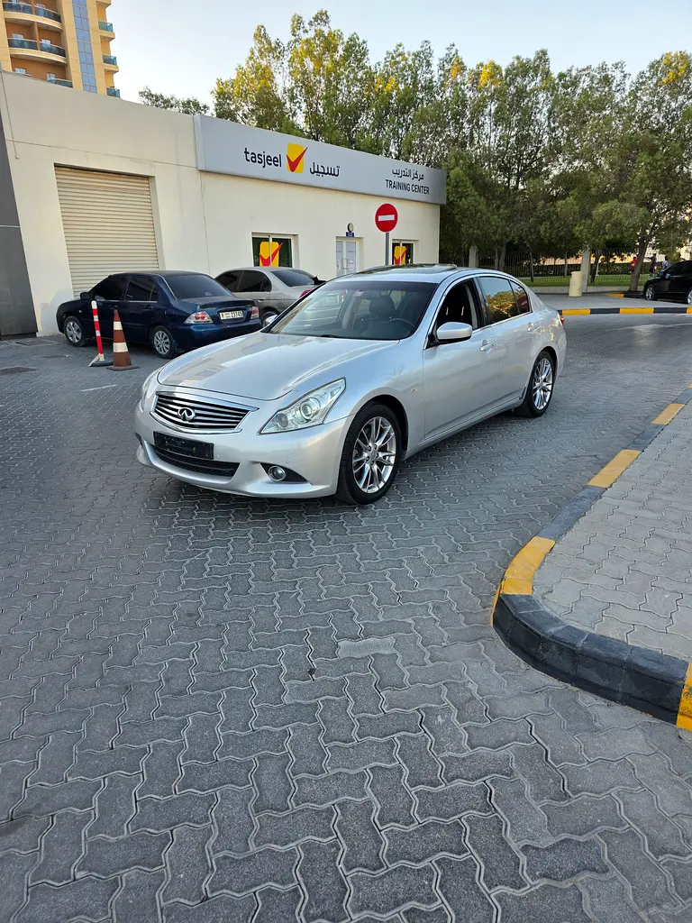 Infiniti G25 2014 — photo 1 of 20