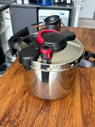 Stainless Steel Pressure Cooker with Safety Locks - Good Condition