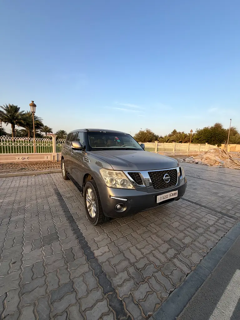 Nissan Patrol 2013 — photo 1 of 8