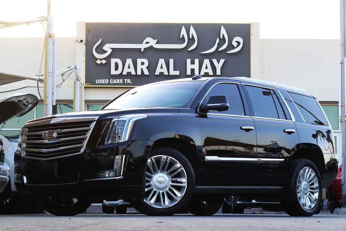 Cadillac Escalade 2018 — photo 1 of 20