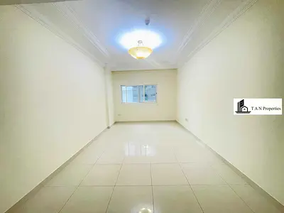 FRONT OF MOE | HUGE APARTMENT | CLOSE KITCHEN |