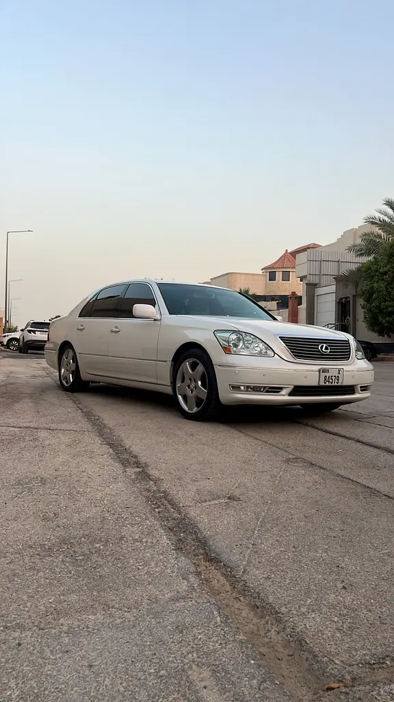 Lexus LS-Series 2005 — photo 1 of 17