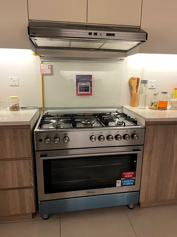 Stainless Steel Freestanding Gas Range Cooker with Large Oven - Good Condition