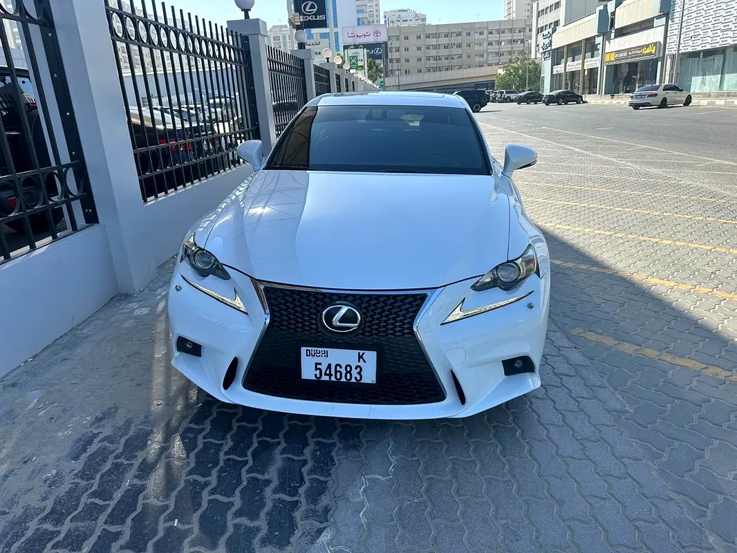 Lexus IS-Series 2015 — photo 1 of 9