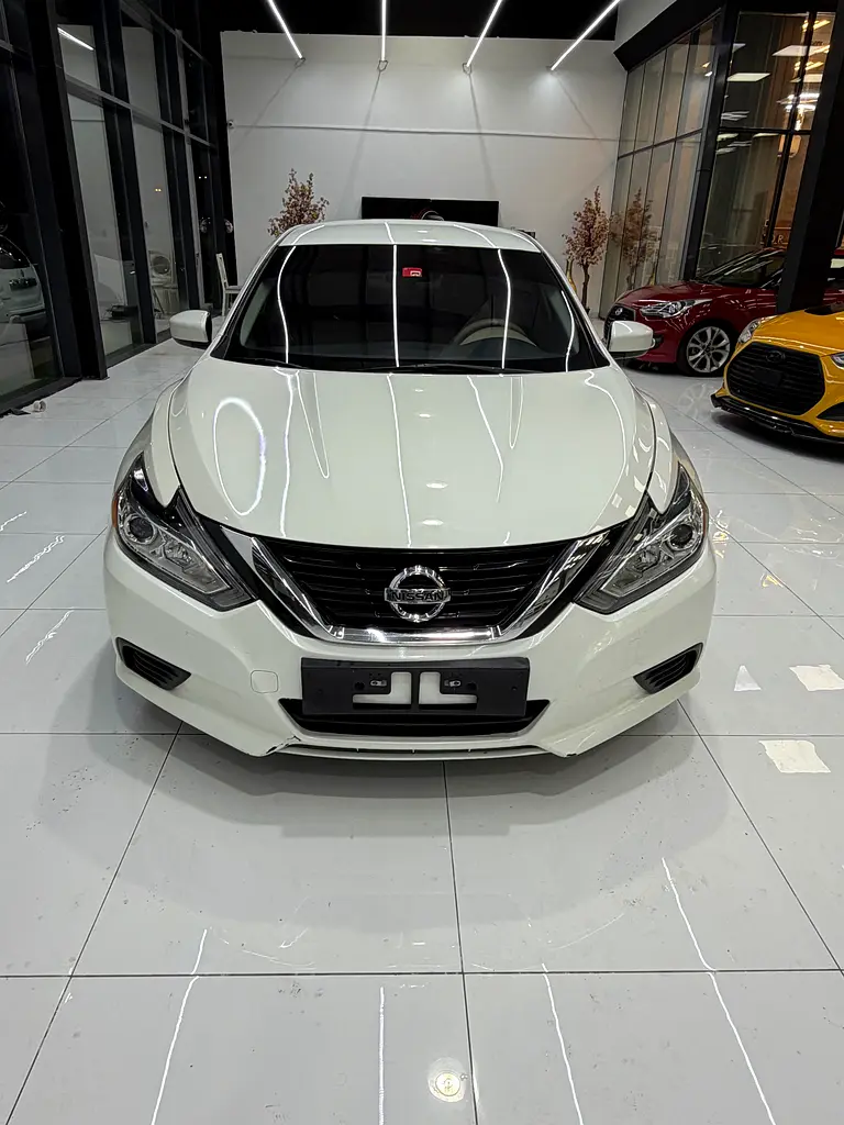 Nissan Altima 2018 — photo 1 of 8
