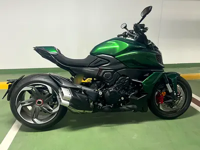 Ducati Diavel V4 Bentley With special triple digit production number XXX/500