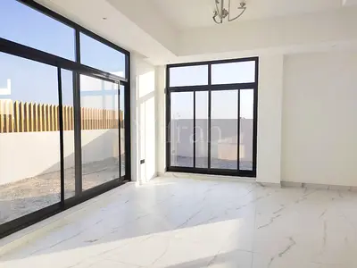 فيلا حديثة من 4 غرف نوم | فيريديان آت ذا فيلدز | الوصول إلى الشرفة والمسبح