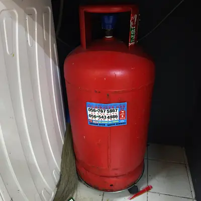Dubai 100 % Red LPG Gas Cylinder - 20.9kg with gas stove