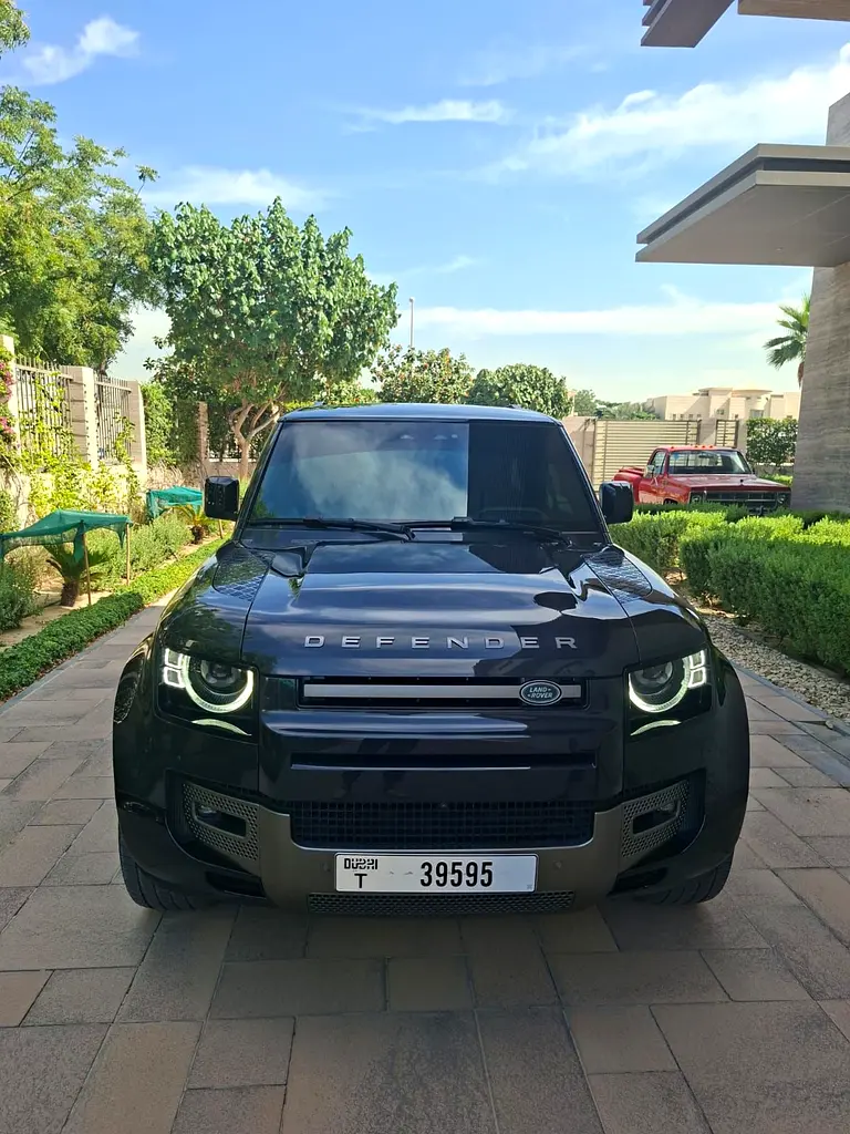 Land Rover Defender 2025 — photo 1 of 15