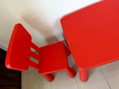 Kids table and chairs