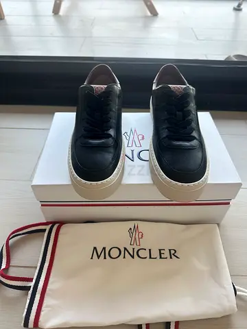 Moncler Monclub Low-top Sneakers in Leather