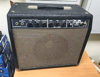 Guyatone Tube Guitar Amp Flip 1000