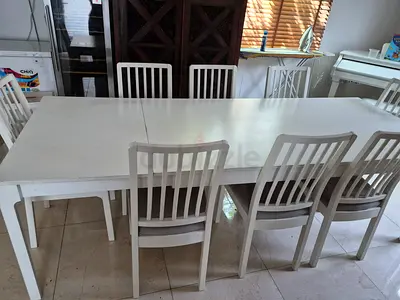 Table with 8 chairs
