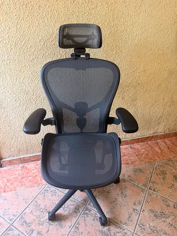 EN Headrest Remastered Herman Miller Aeron Chair Graphite Size C Fully Adjustable