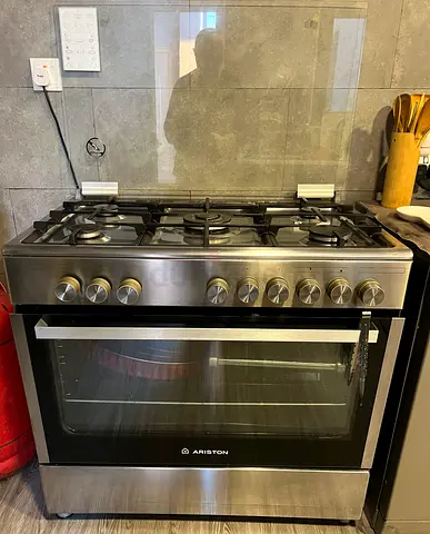 Ariston 90cm Stainless Steel Gas Range with Large Oven - Good Condition