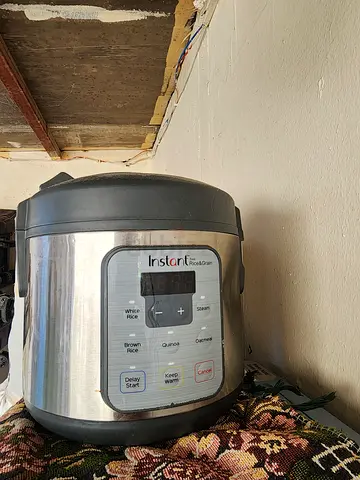 Instant Pot-style Electric Multi-Cooker (Pressure Cooker) - Good Working Condition