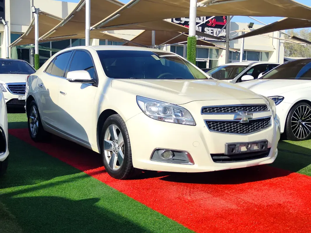 Chevrolet Malibu 2013 — photo 1 of 11