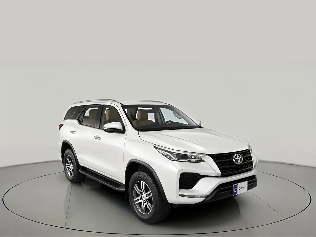 Toyota Fortuner 2023 — photo 1 of 13
