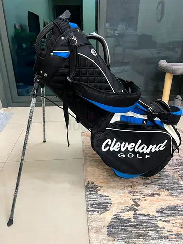 premium Cleveland Golf stand bag in good condition