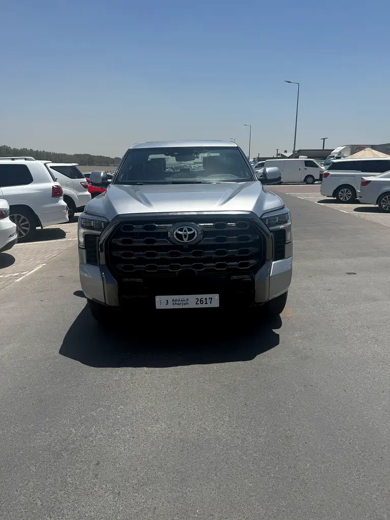 Toyota Tundra 2023 — photo 1 of 15