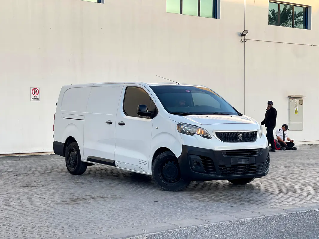 Peugeot Partner 2019 — photo 1 of 15