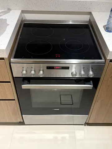 Siemens 60x60cm Electric ceramic stove in Excellent condition