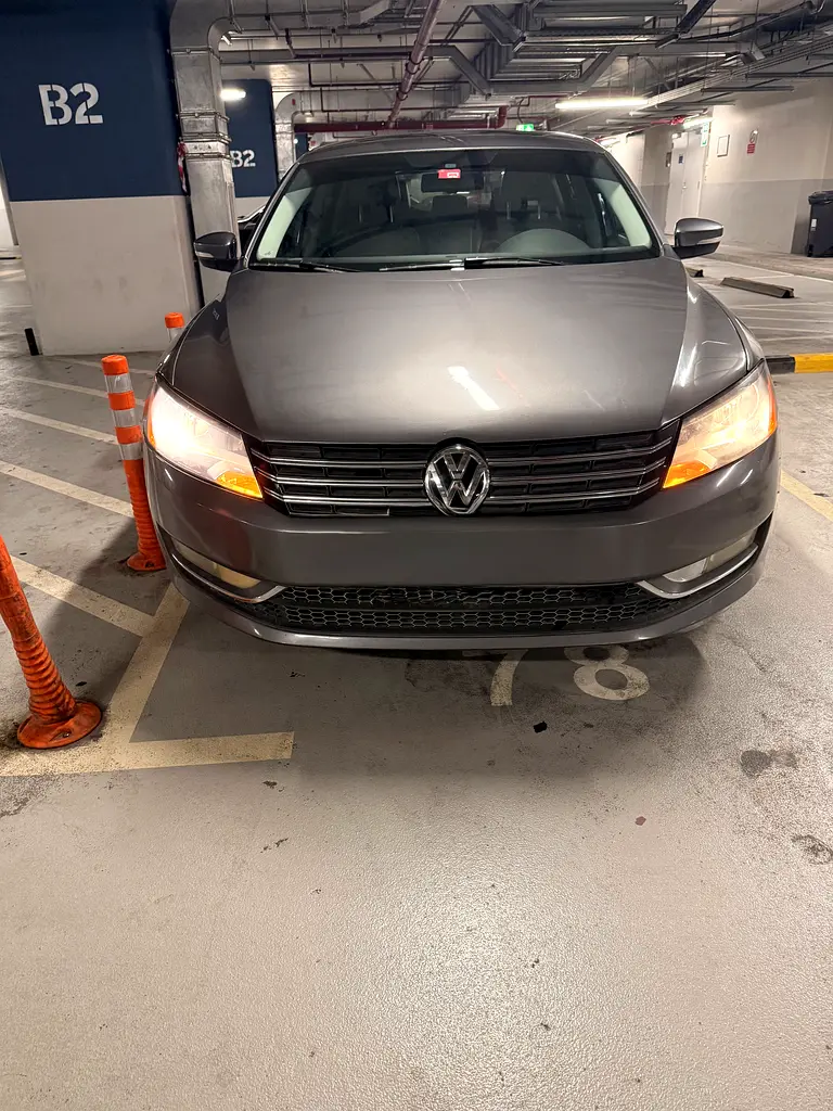 Volkswagen Passat 2016 — photo 1 of 8