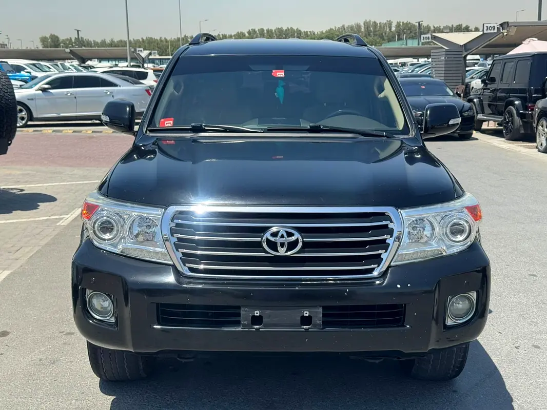 Toyota Land Cruiser 2015 — photo 1 of 10