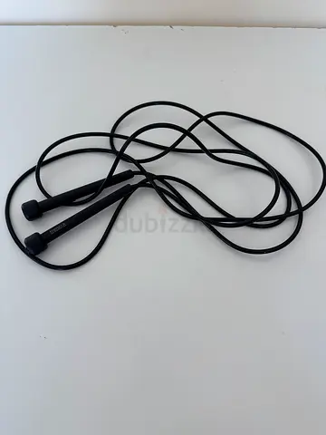 Basic jump rope / skipping rope — great condition