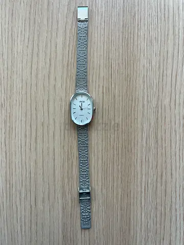 Vintage womens silver mesh bracelet watch, working