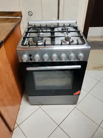Used freestanding gas cooker with oven - good working condition