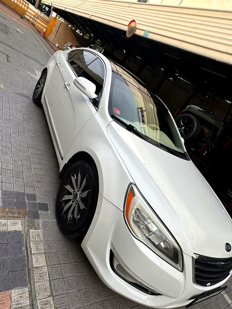 Kia Cadenza 2011 — photo 1 of 6