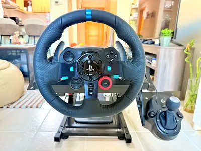 Logitech G29 Driving Force Racing Wheel with Shifter Set—Perfect Condition - PC, PS4, PS5