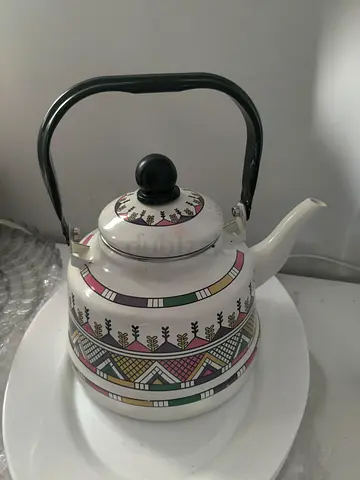 Vintage patterned stovetop kettle - good working condition