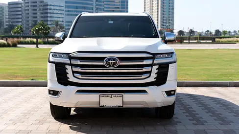 Toyota Land Cruiser VXR 2023 GCC Specs— car under warranty.Service contract from AlFuttaim.. PPF