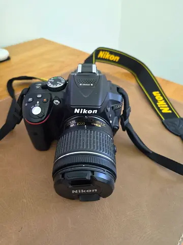 CANON D5300 with lens and tripod