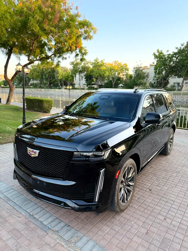 Cadillac Escalade 2022 — photo 1 of 17