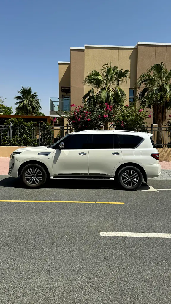 Nissan Patrol 2016 — photo 1 of 6