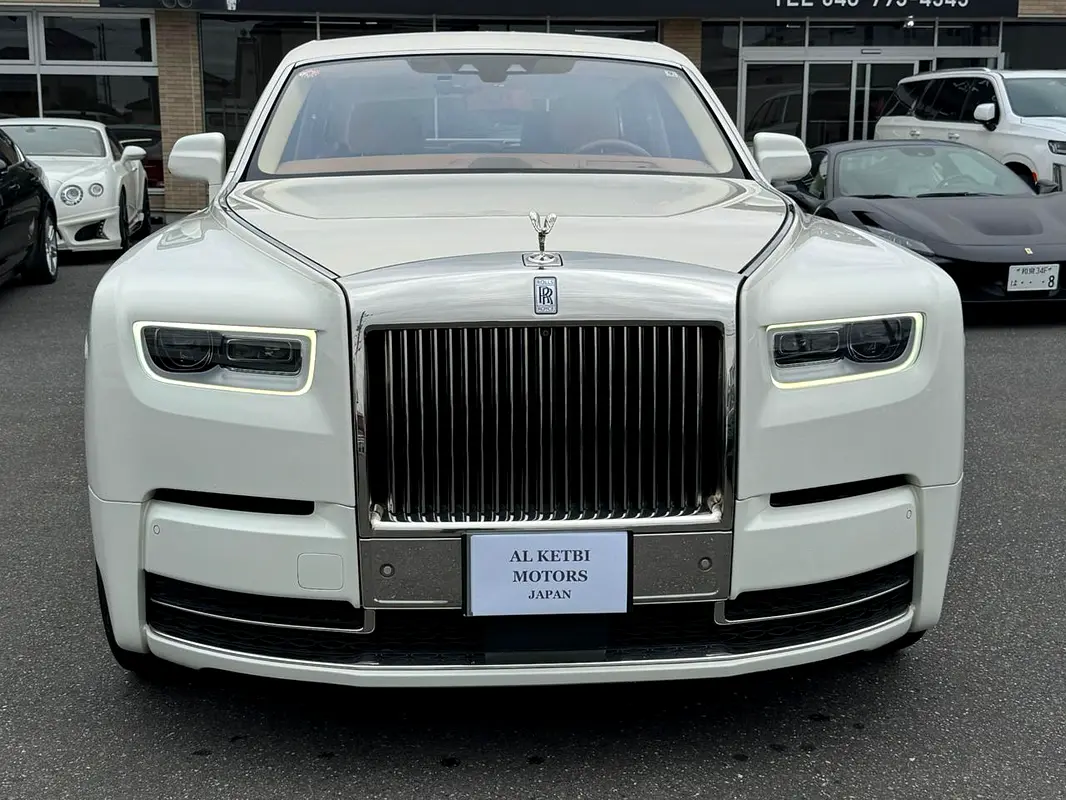 Rolls-Royce Phantom 2019 — photo 1 of 8