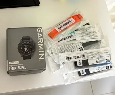Garmin Fenix 7S Pro box with extra replacement watch bands (new)