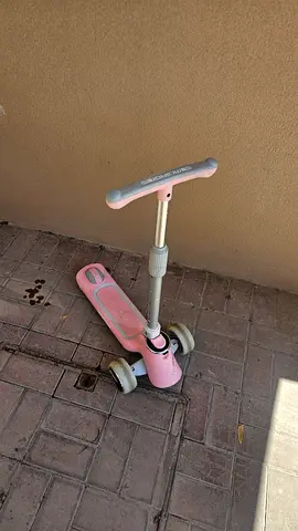 Pink 3-Wheel Kids Scooter - Foldable, Light Use